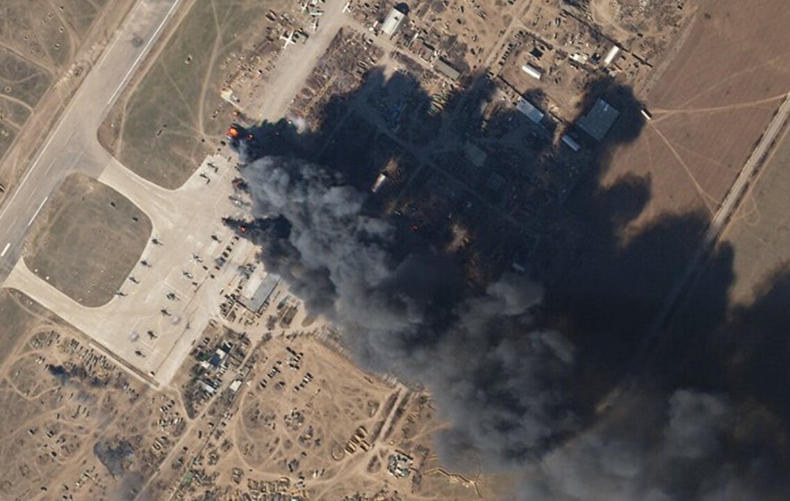 ВИДЕО) ВСУ уничтожили российский склад боеприпасов в Запорожье - RUPOR