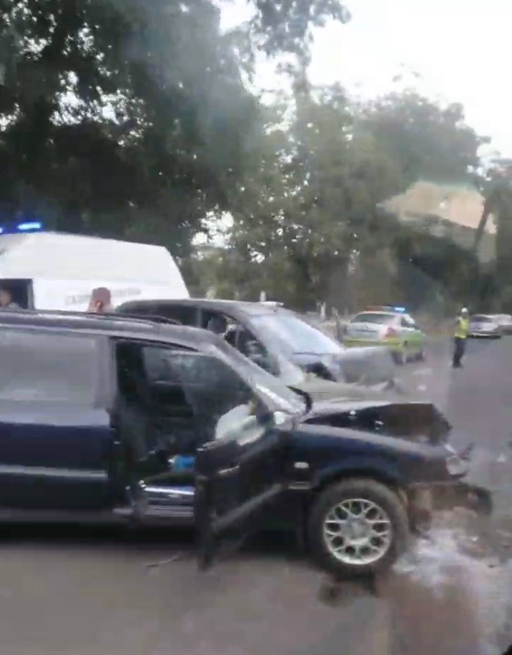 ВИДЕО) Столкнулись лоб в лоб: Авария на дороге в селе Карагаш - RUPOR