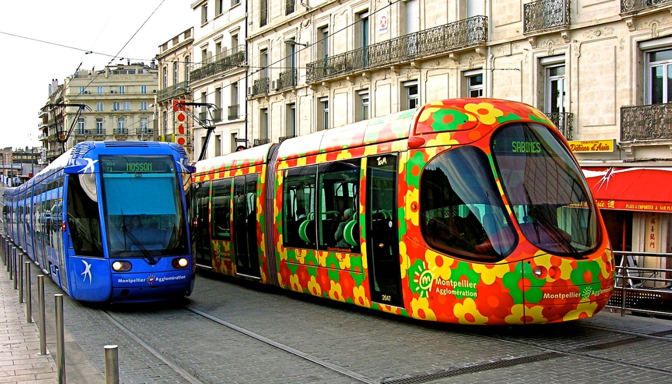 Транспорт в 10 раз. Монпелье трамвай. Транспорт Франции. Трамвай Франция. Современный трамвай.