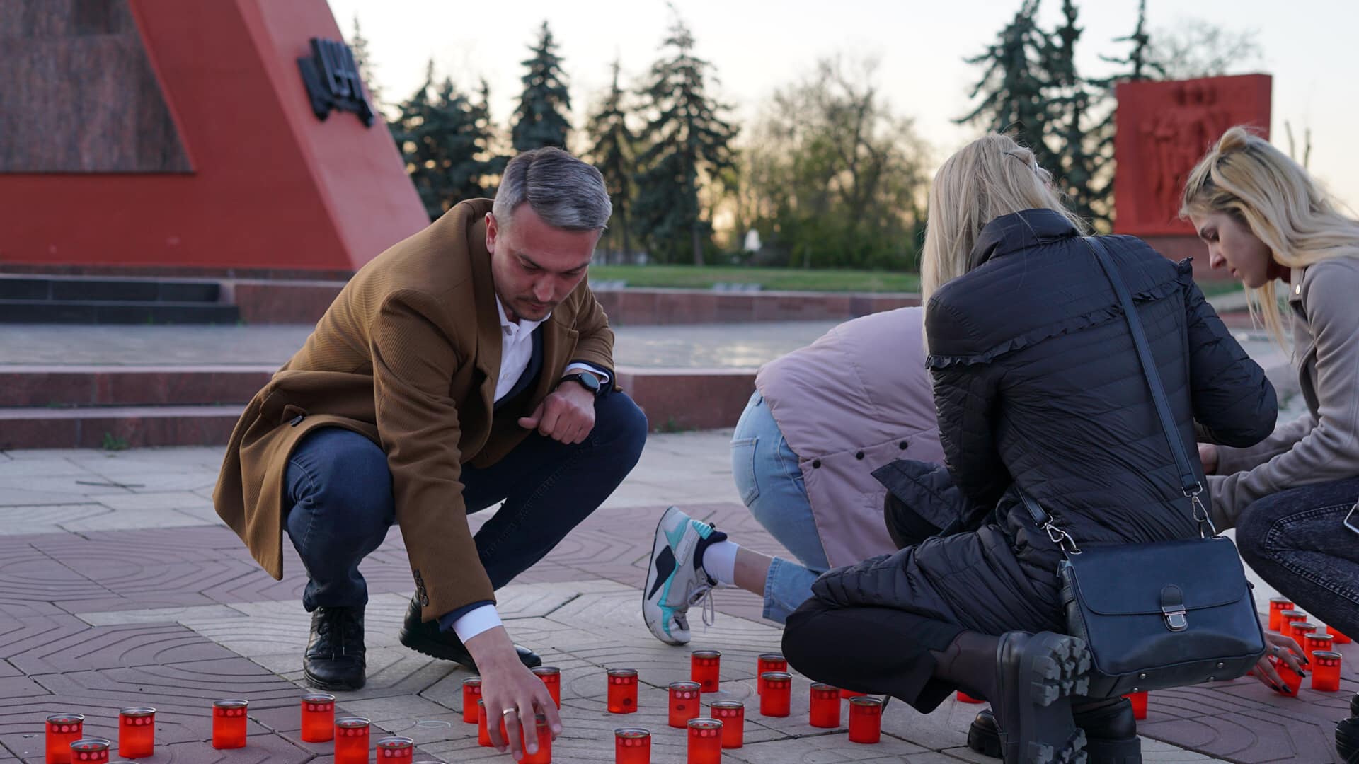 ВИДЕО/ФОТО) На мемориале провели памятную акцию “Мы помним” - RUPOR