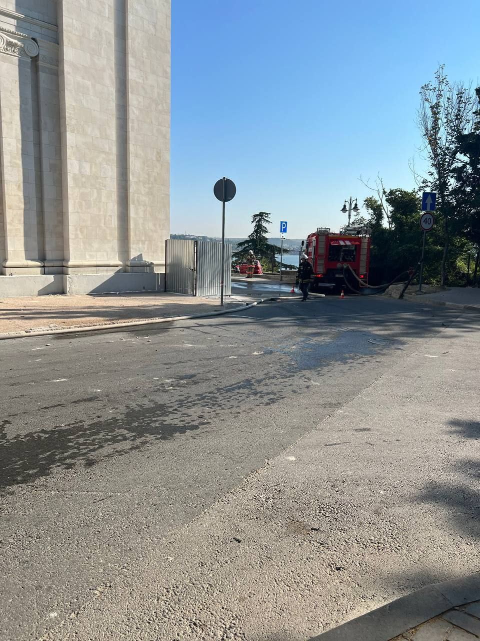 ФОТО, ВИДЕО) Атаки в Крыму продолжаются: беспилотник упал на крышу штаба  Черноморского флота - RUPOR