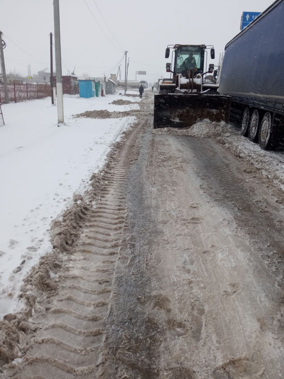 ФОТО/ВИДЕО) Сложные погодные условия: дороги расчищают, но движение на  трассах затруднено - RUPOR