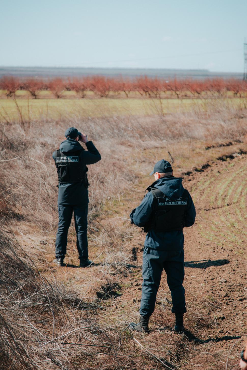 ВИДЕО) Незаконное пересечение границы: кого задержали пограничники в первые  дни нового года - RUPOR