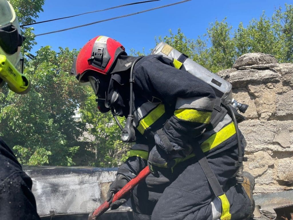 Пожарные, спасатели