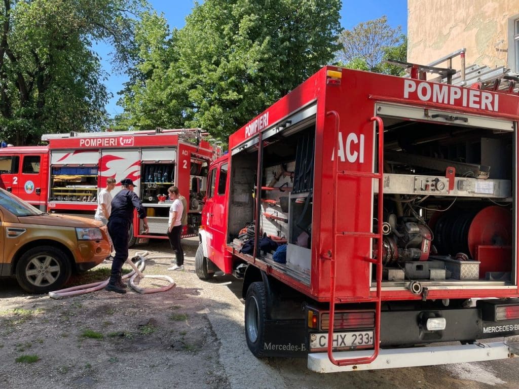 Пожарные, спасатели