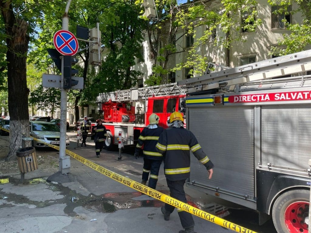 Пожарные, спасатели