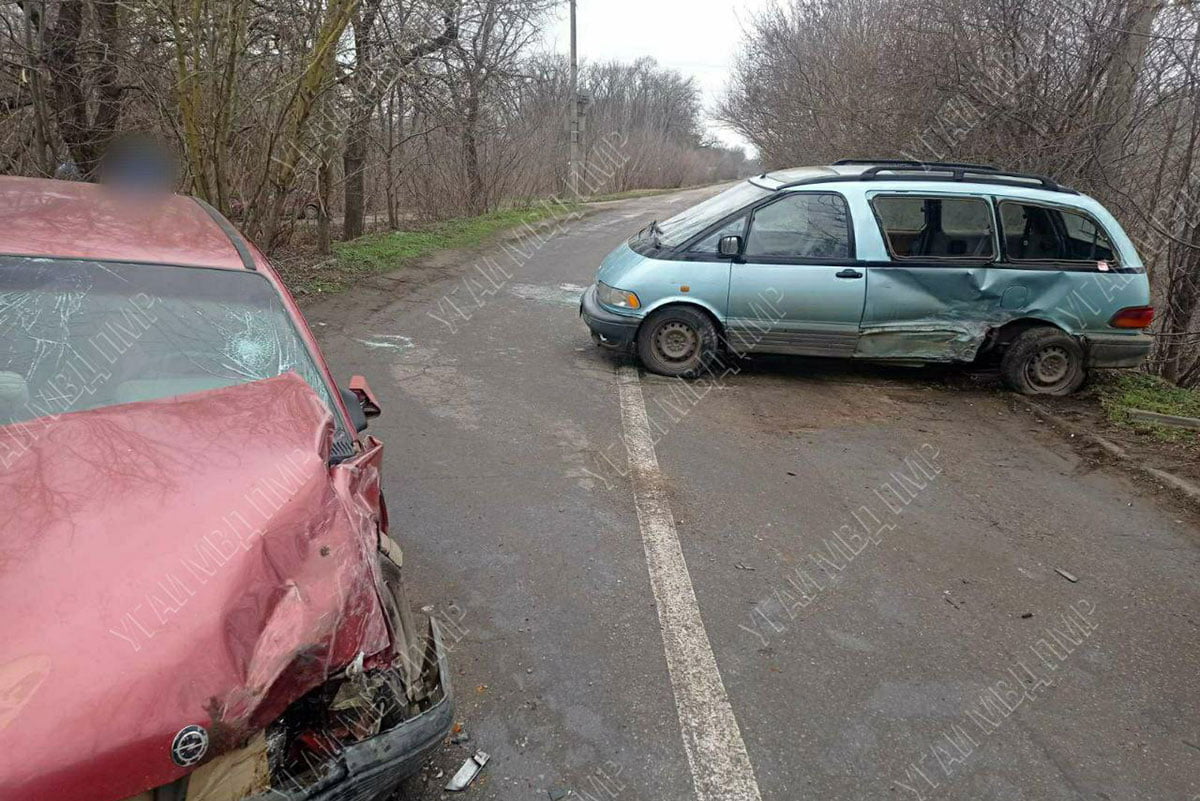 ФОТО) ДТП в Тирасполе: водитель не учел метеоусловия, в машине находились  не пристегнутые дети - RUPOR