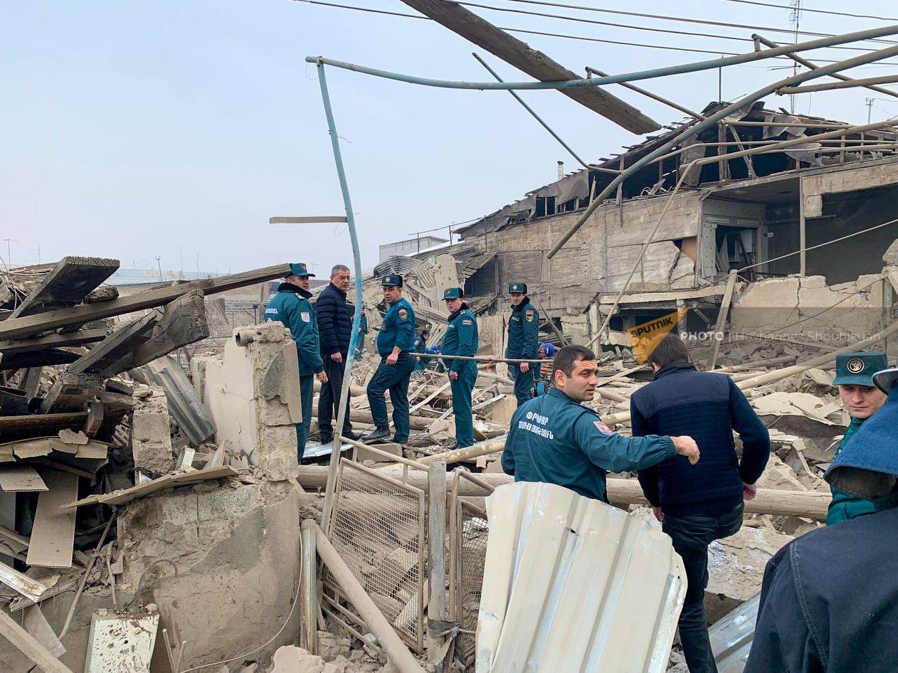 ФОТО/ВИДЕО) Взрыв в Ереване: обрушились сразу два дома. Под завалами  находятся люди - RUPOR