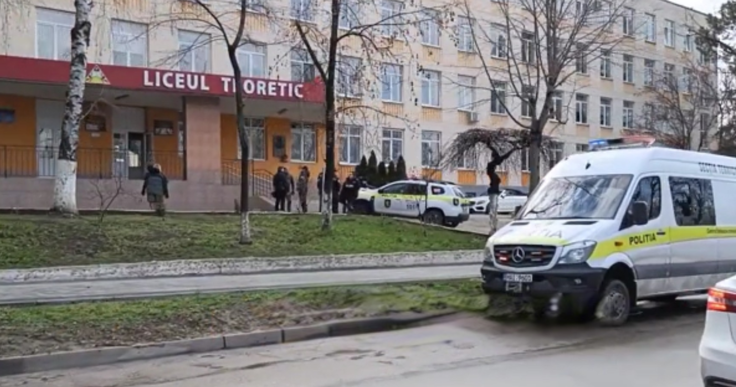 ВИДЕО) В полицию сообщили о минировании столичного лицея имени «Натальи  Георгиу»: учеников эвакуировали - RUPOR