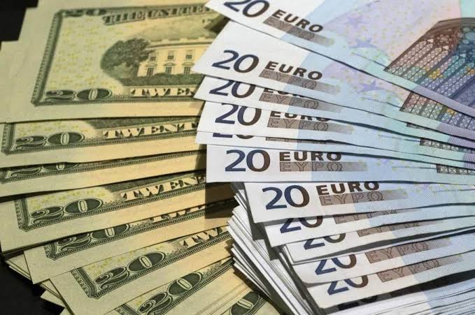 Курс валют на 26 октября: данные Нацбанка Молдовы