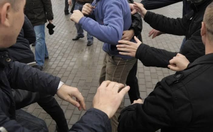 Двое мужчин в Бельцах нанесли знакомому 47 ран: поспорили из-за войны в Украине