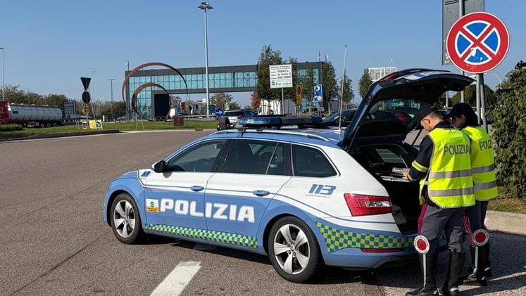 В Италии гражданин Молдовы устроил опасную погоню от полиции: пытался столкнуть патрульных с дороги