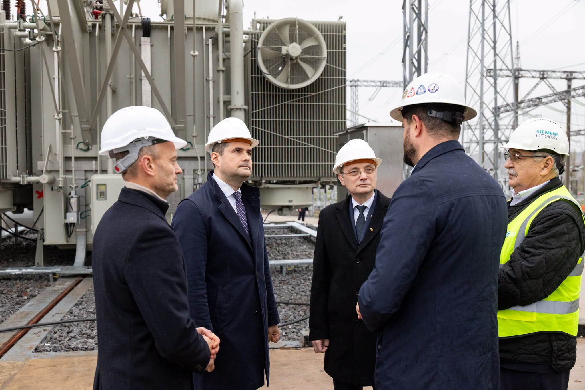 Тофан и Никулеску посетили подстанцию Кишинев накануне приемки новой линии электропередачи