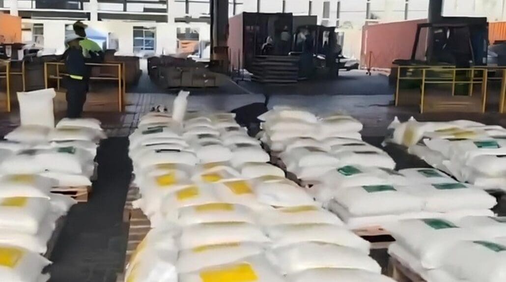(ВИДЕО) В Колумбии изъяли рекордные 7,6 тонны кокаина, замаскированного под сахар
