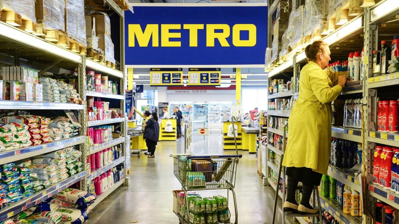 Российская METRO перечислила миллиард рублей на помощь армии РФ. Головная компания отмежевалась