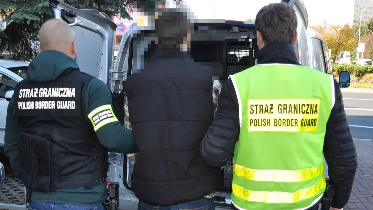 Граждане Молдовы покупали у украинца поддельные справки для студентов в Польше: о схеме узнала полиция