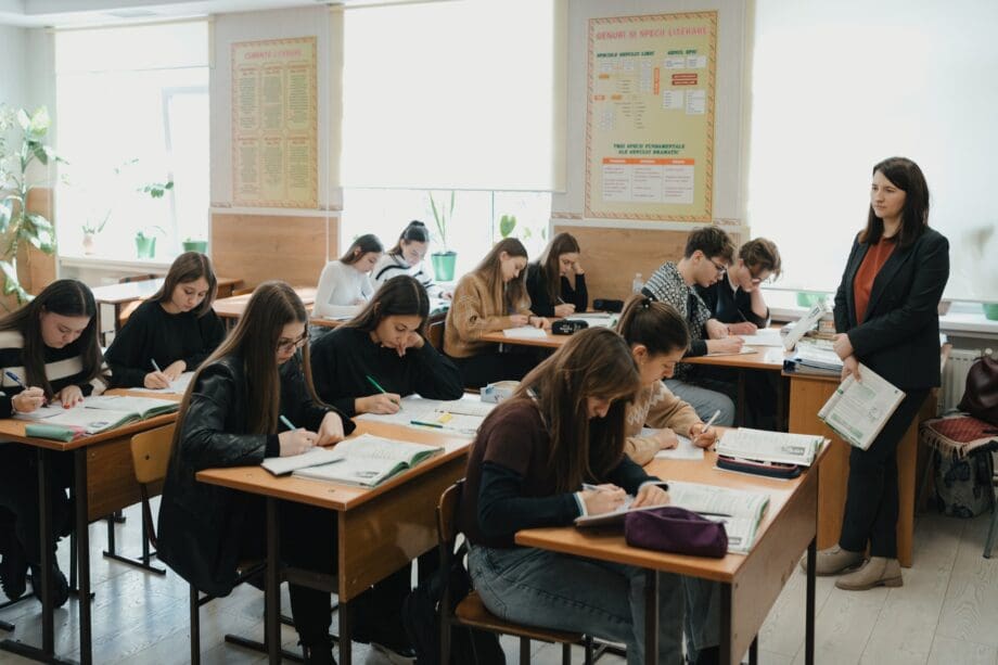 В Молдове утвердили календарь школьных олимпиад на 2027 год и призовой фонд на 3 млн леев