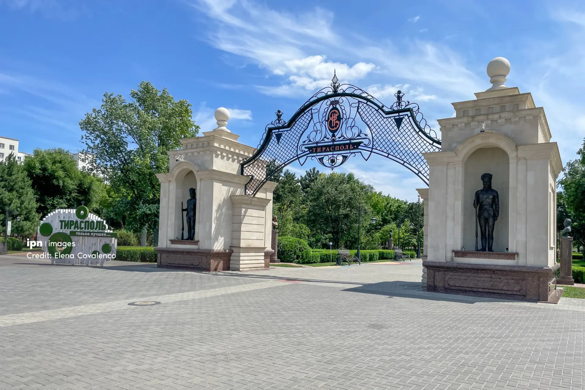 Под угрозой увольнения и отчисления: жителей Приднестровья заставляют выходить на митинг